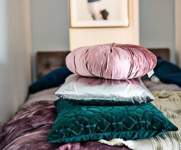 Marcelin Gold Wes Quality Apartment